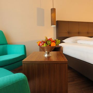 Modernes Doppelzimmer Alpenstil im Hotel Vier Jahreszeiten Südtirol